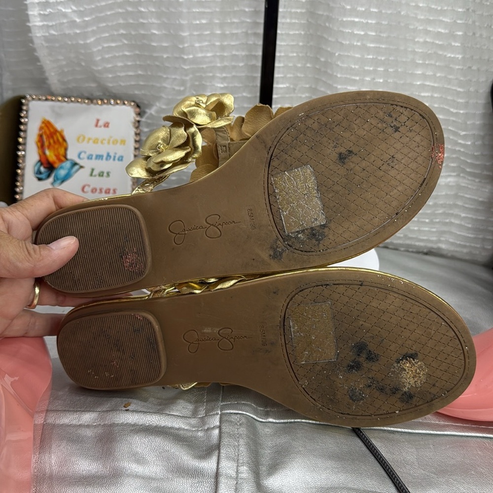 (T5) Jessica Simpson Women's Ginima Floral Slip-On Flat Sandals, Gold, 8.5 M - Picture 7 of 11